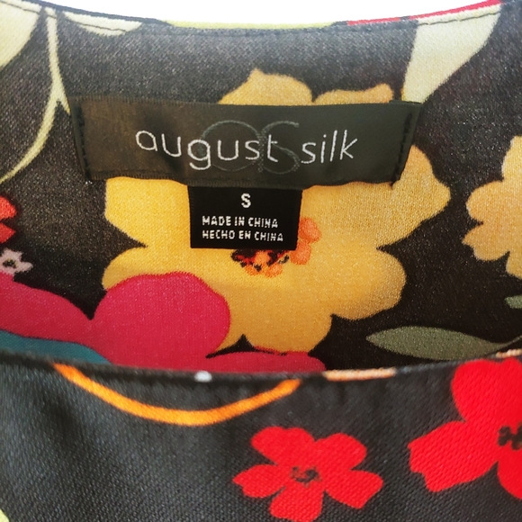 NWOT Floral Fluttersleeve Top - Picture 10 of 12